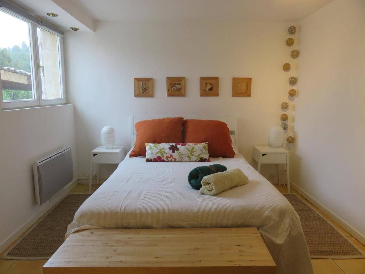Les Mondes - Appartement Bas De Maison Ensues-la-Redonne Luaran gambar