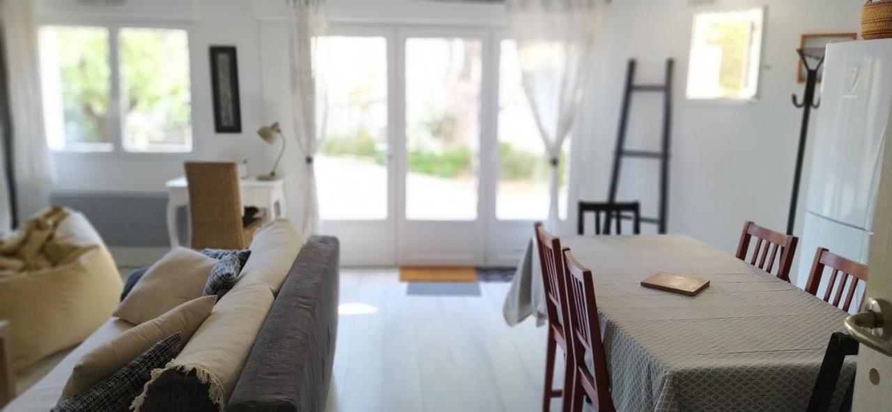 Les Mondes - Appartement Bas De Maison Ensues-la-Redonne Luaran gambar