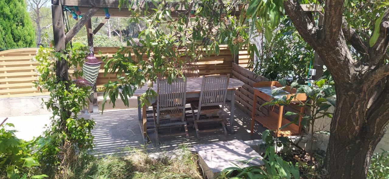 Les Mondes - Appartement Bas De Maison Ensues-la-Redonne Luaran gambar