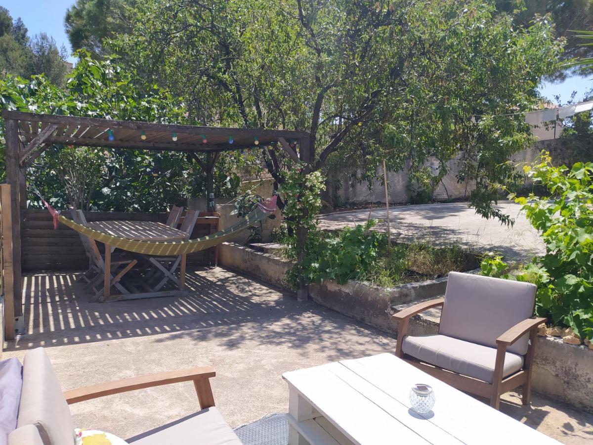 Les Mondes - Appartement Bas De Maison Ensues-la-Redonne Luaran gambar